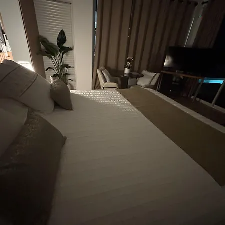 Le Coucher De Soleil Bed & Breakfast Bessens